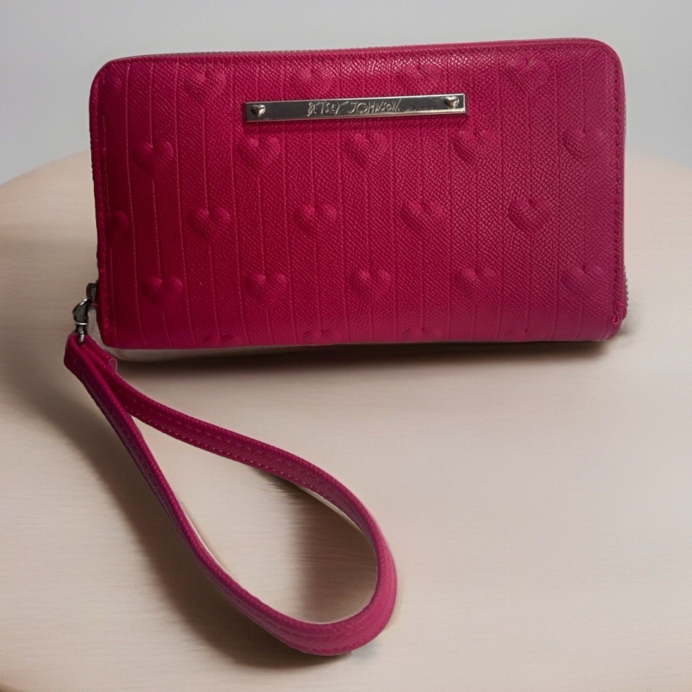Betsey Johnson Barbie Pink Puff Hearts Full Zip Wallet Wristlet Clutch EUC